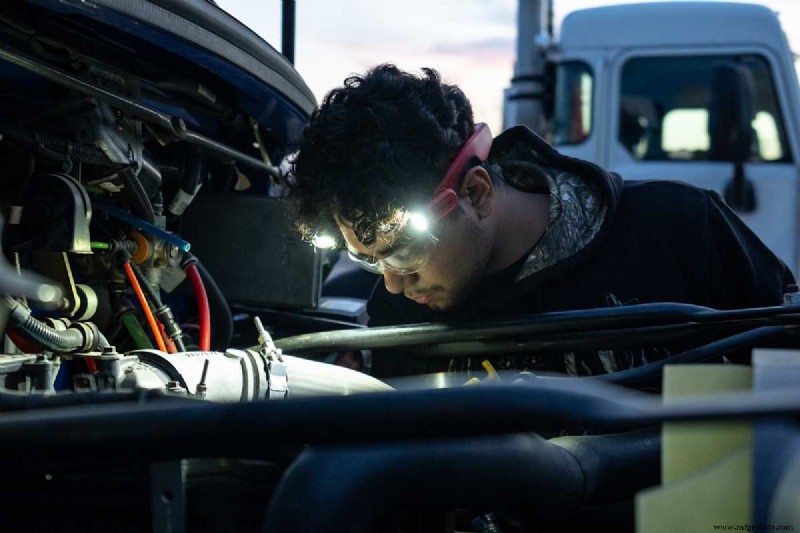 8 Critérios Essenciais para Escolher uma Escola Local de Mecânico Diesel