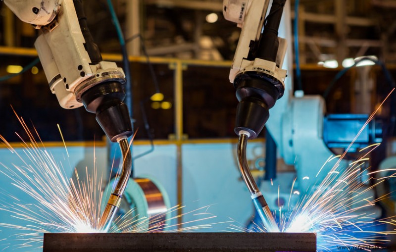 Robôs Industriais Explicados: Separando Fato da Ficção