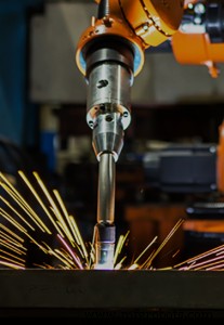 Assistente de Soldagem Robótica: Aumentando Eficiência para Pequenos e Médios Fabricantes