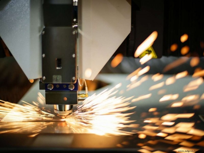 Corte por Matriz vs. Corte a Laser: Guia Prático para Escolher o Método Certo