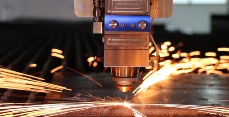 Corte a Laser & Dobra vs Soldagem: Qual é Mais Custo-Efetivo para Fabricação de Chapas Metálicas?