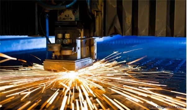 Corte a Laser & Dobra vs Soldagem: Qual é Mais Custo-Efetivo para Fabricação de Chapas Metálicas?