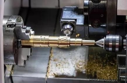Guia Especialista para Usinagem, Manutenção e Manuseio de Peças CNC em Latão