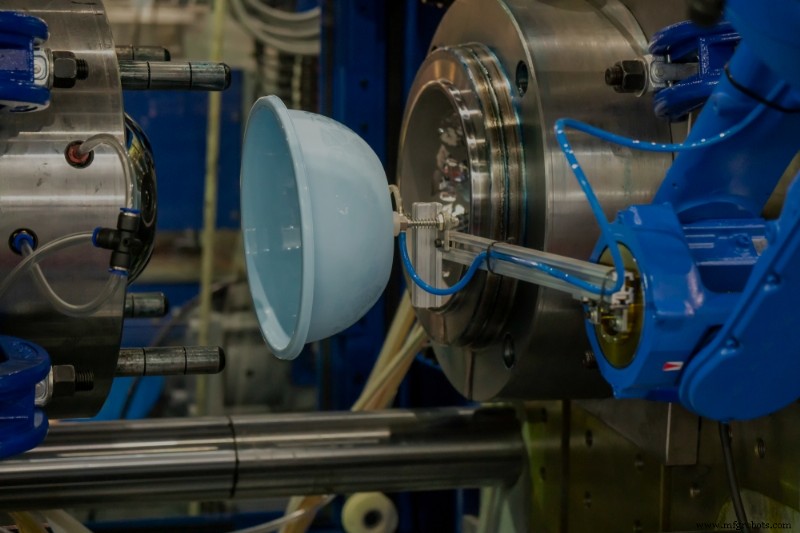 Compatibilidade de Materiais na Injeção de Molde Multi-Material: Orientação Especialista para Sobremoldagem e Processos de Dois Tiros