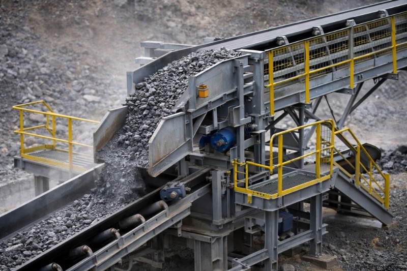 Otimizando Geometria de Calhas para Desempenho Máximo de Transportadores de Mineração